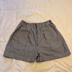 Black and white high waited Frnch Paris shorts